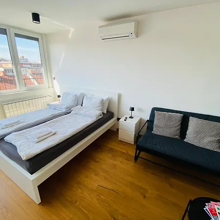 Rok's Mini Penthouse شقة