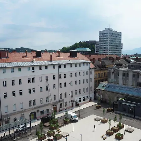 Rok's Mini Penthouse Apartment Laibach
