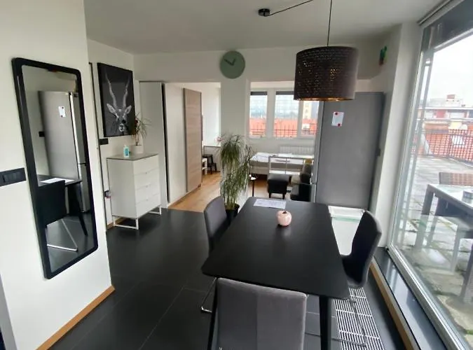 شقة Rok's Mini Penthouse ليوبليانا